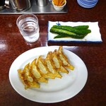 Misuta Gyoza - 餃子、当店特製 きゅうりの丸漬け