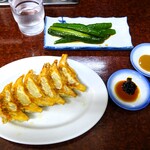 Misuta Gyoza - 餃子、当店特製 きゅうりの丸漬け