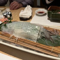 対馬のどぐろとイカ活き造り 博多 魚蔵 都ホテル店 - 活いか造り