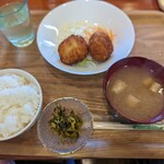 紋蔵 - 鮭のクリームコロッケ定食￥600-