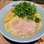 京都ラーメン 嵐山 - 九条ねぎ盛り嵐山ラーメン （1200円）