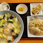 福照飯店 - 海鮮と野菜ラーメン＋玉子炒飯