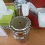 麺屋 彩未 - 卓上の調味料