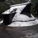 アプリコット - 縄文の村もうっすらと雪景色