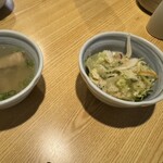 こま - 和牛モツ煮込み、山芋サラダ