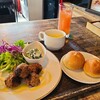 カフェ　マルティッド - Bランチ(税込1,300円)
①ギリシャ風ミートボール②ほうれん草の明太子クリームチーズ和え③カボチャポタージュスープ④サラダ⑤チーズパン
お飲み物《セットドリンク》①グレープフルーツジュース