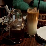 Udagawa Kafe - ストロベリーピスタチオティー、カフェラテ