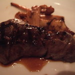 ザ ハウス オブ パシフィック - 肉料理アップ