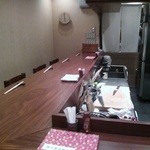 蕎麦切り 酒 大愚 - カウンター７席の店内。