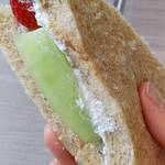 オアシス - 裏からメロンがはみ出てます…(笑)