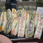 オアシス - フィンガーサンドイッチ、季節のフルーツサンド