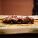 Yakitori Kadan - ◆砂肝
      サクサクと食感に膨らむ香り高く。それでいて砂肝なのにジューシーに潤してくれる。