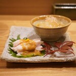 Yakitori Kadan - ◆棒々鶏と新玉ねぎのお浸し
                      噛みしめるとゴマだれの旨味を弾ませるようにアイドリングする棒々鶏。