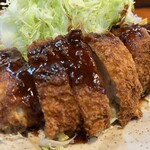 とんかつ 竹亭 - 秘伝のソースをたっぷりかけて。ご飯がすすむ君！