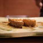 Yakitori Kadan - ◆蓮根
      香ばしさがひたすら食感に溢れる。鶏以外もしっかり美味しいのが腕の見せどころ。