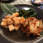 但馬牛とぼく 焼肉処 坐 - キムチ盛合わせ