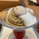 Mont Blanc STYLE - モンブラン（2回目）下のソースやアイスと一緒に、パフェ風に食べます