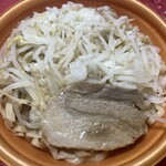 ファミリーマート - 料理写真:豚ラーメン(647円+税)
