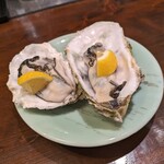うにと牡蠣と日本酒と 食堂うに61 - 「生牡蠣2種」