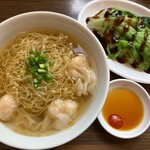 香港飲茶 点心厨房 - 海老ワンタン麺＆温レタスのオイスターソース