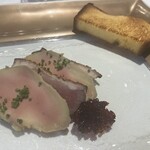 シェ・イノ - 鴨のフォワグラと胸肉の燻製の取合せ