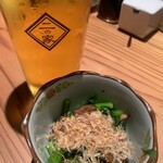 寿司トおでん にのや 浦安店 - お通しのアスパラ菜としめじのお浸し