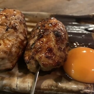 We are proud of our yakitori grilled over binchotan charcoal! You can choose from 3 types of meatballs ◎