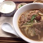 Cheers ly - 豚肉と野菜のピリ辛プーアル麺