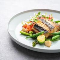 本日の鮮魚のソテー 季節野菜とフルーツトマトのケッカソース