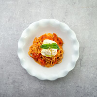 プーリア産ブッラータチーズとチェリートマトのスパゲッティ