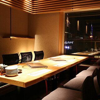 A wide variety of Japanese spaces including private rooms, open halls, counters, etc.