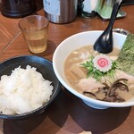 麺や兼虎 - 豚骨ラーメン