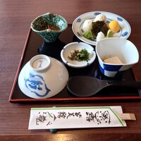 皆美館 - 鯛めし一式、もずく、胡麻豆腐