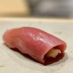 すしやのたい悟 - 小トロ(高知定置網)一冊からわずかしか取れない希少部位