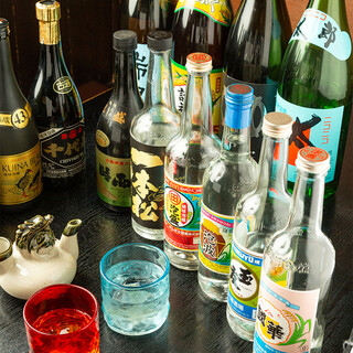 We have a selection of carefully selected alcoholic beverages, from awamori to shochu from Miyazaki.