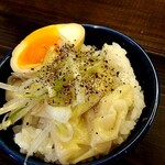 俺の中華たなか家 - アレンジ「ミニ醤油ワンタン丼」の出来上がり＼(^o^)／