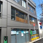 カナエル - 菜園薬局様の真上になります。