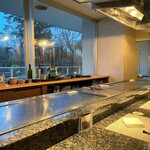 鉄板焼 銀明翠 - 鉄板焼き席