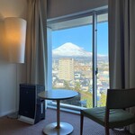 鉄板焼 銀明翠 - お部屋からも富士山