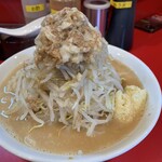 Ramen Yoshitomi - ラーメン小900円、野菜まし、ニンニクまし、脂まし