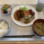 黎明 - Bセット（さんま竜田揚げ・肉団子・ハムカツ）580円