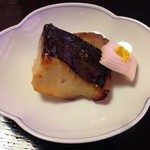 日本料理 澤田 - 鰆の西京焼き・あわびとシイタケの焚合せ・菊花カブの梅肉染