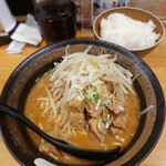 上州山賊麺 大大坊 - 肉煮込み味噌900円 ライス250円