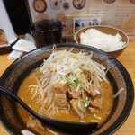 上州山賊麺 大大坊 - 肉煮込み味噌900円ライス250円