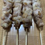 炭火やきとり 鳥信 - 塩焼きはタレの色がついていないので焼きのコンディションがよく分かります