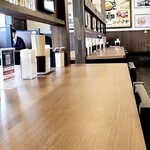 焼肉丼・旨辛うどん すみのえ食堂 - 内観