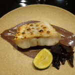 富小路 やま岸 - 白甘鯛の炭焼き、大根の漬物