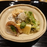 富小路 やま岸 - たけのこ、飯蛸、蛸の子、鯛の玉子、コシアブラの天ぷら、鰯の酢炊き、赤貝と菜の花の胡麻和え
