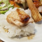 キッチン ブルー グローブ - ２つ目のチキンは小ぶり