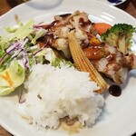 キッチン ブルー グローブ - ご飯、サラダを乗せます